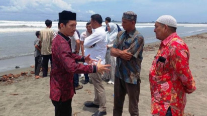 Pesisir Pantai Aceh Barat Tercemari Tumpahan Batu Bara