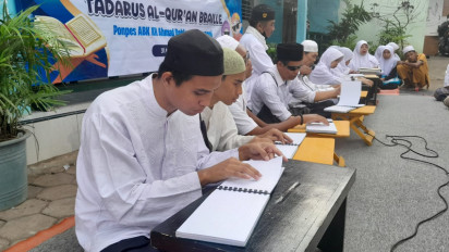Pakai Al-Qur'an Braile, Penyandang Disabilitas di Banyuwangi Ikut Gelar Tadarusan
