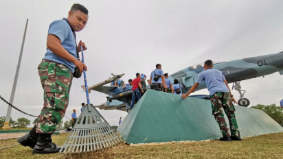Peringati 77 Tahun Hari Angkatan Udara, Lanud RHF Tanjungpinang Gelar Gotong Royong sembari Ngabuburit