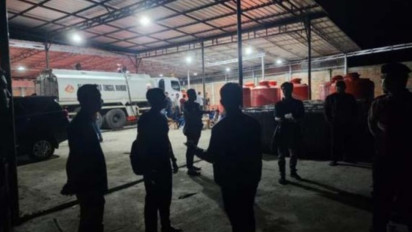 Polda Sumsel Gerebek Dua Gudang Pengoplos BBM Ilegal Beromzet Milyaran