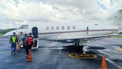 Suka Bikin Onar, Turis Depresi Asal Prancis Ini Akhirnya Dijemput dengan Pesawat Khusus