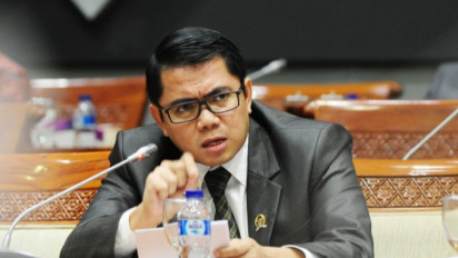 Momen Arteria Dahlan Cueki dan Tak Salami Mahfud MD Usai Rapat