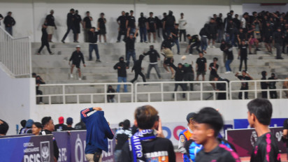 Pertandingan PSIS Semarang vs PSS Sleman di Jatidiri Terhenti Karena Kerusuhan Antar Suporter