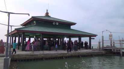 Syekh Mudzakir Ulama Asal Demak yang Makamnya 'Terapung' di Tengah Laut