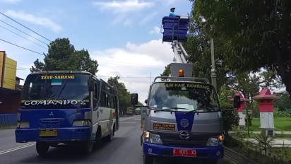 Jelang Arus Mudik, Dishub Rembang Perbaiki Penerangan Jalan di Sepanjang Jalur Pantura Timur