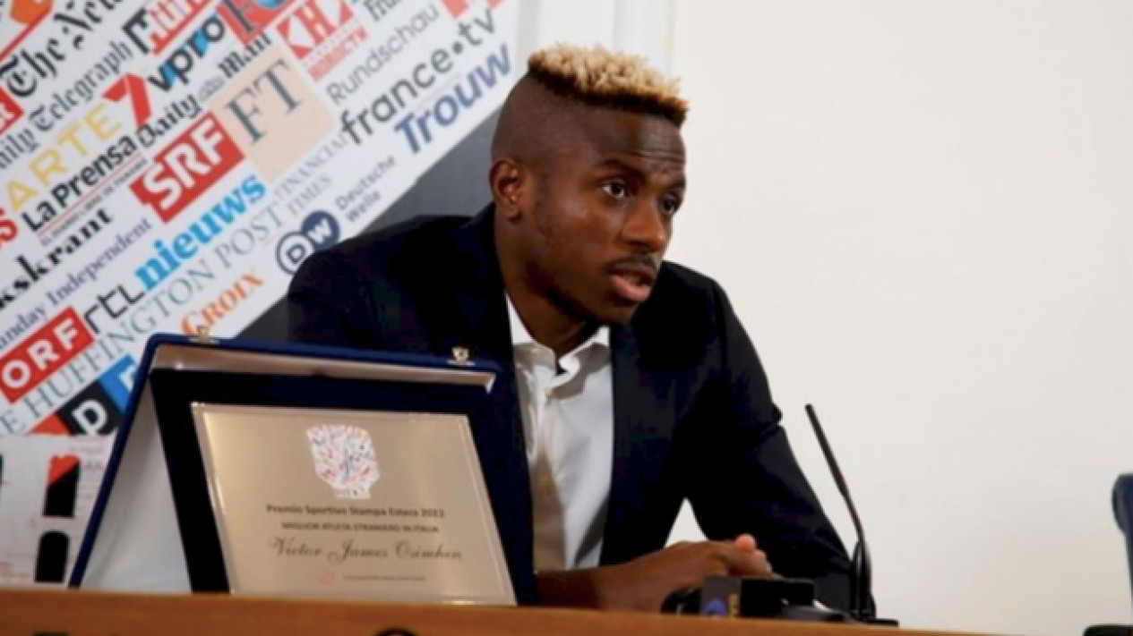 Kisah Haru Victor Osimhen, Dulu Cuma Jualan Air Kini jadi Top Skor Serie A dan Pemain Termahal di ...
            - galeri foto