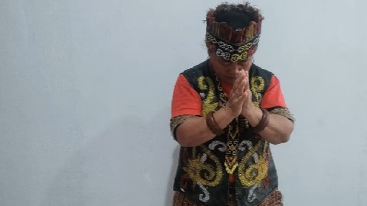 Viral! Ida Dayak Disebut Bisa Sembuhkan Penyakit-Penyakit Ini, Salah Satunya Hilangkan Benjolan di Payudara
            - galeri foto
