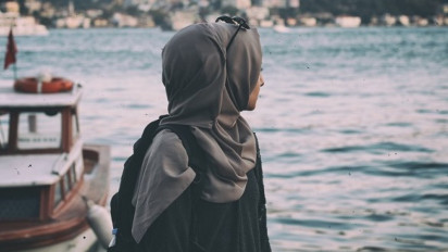 Ingin Tampak Cantik dan Menawan? Ini Doa yang Dianjurkan oleh Ustaz Khalid Basalamah