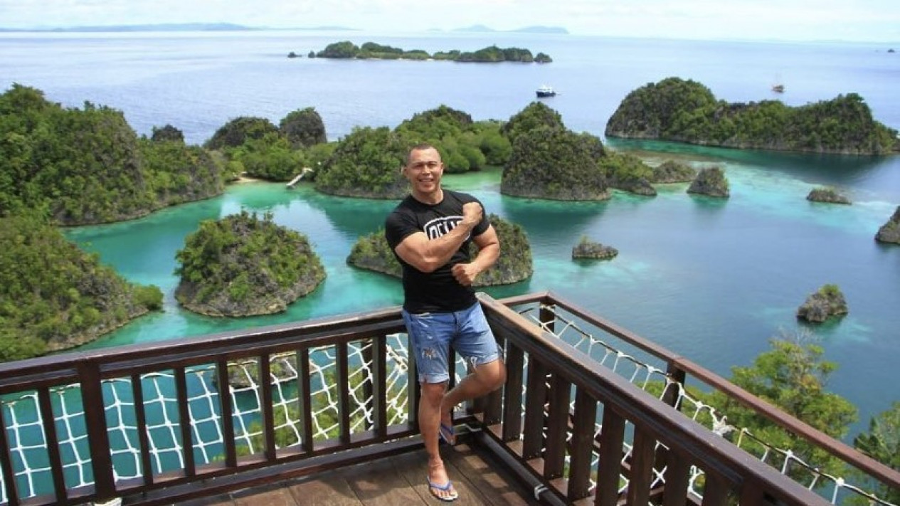 Bolak-balik Pindah Agama, Bang Tigor Kini Kembali ke Islam, Apakah Bisa Diterima?
            - galeri foto