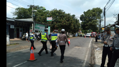 Ditlantas Polda Jabar Gelar Olah TKP Kecelakaan Maut yang Libatkan Bupati Kuningan