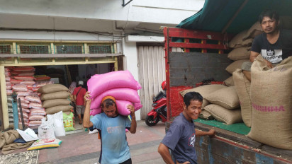 Pekan Kedua Ramadhan, Beras Medium Bulog Masih Hilang di Pasaran Surabaya