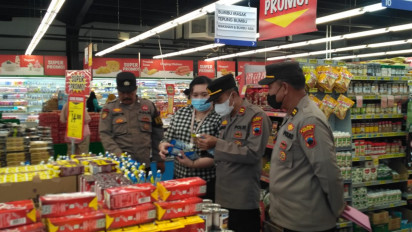 Antisipasi Makanan Kedaluwarsa, Polres Kudus Gelar Razia di Warung Kelontong dan Toko Modern