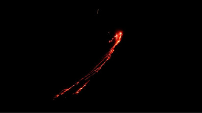 Gunung Semeru Semburkan Lava Pijar Sejauh 2.000 Meter, Status Siaga