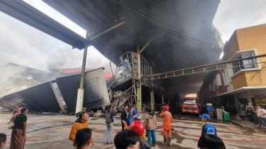Plaza Botania I Batam Terbakar, 2 Lantai Ambruk