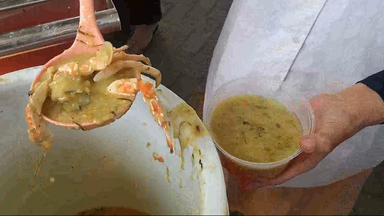 Bubur Pedas Khas Melayu Aceh Tamiang Sajian Berbuka Puasa, Campuran 44 Bahan Rempah
            - galeri foto