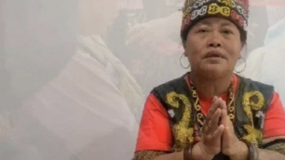 Percaya atau Tidak, Lansia Ini Lumpuh Bertahun-tahun, Diobati Ida Dayak Sekejap Dia Langsung Bisa Berdiri dan Berjalan