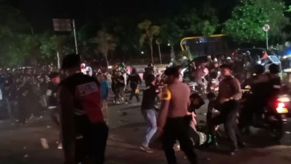 Kericuhan Warnai Laga Persebaya vs Persija, Sejumlah Oknum Provokator Diamankan Usai Jebol Pagar Stadion