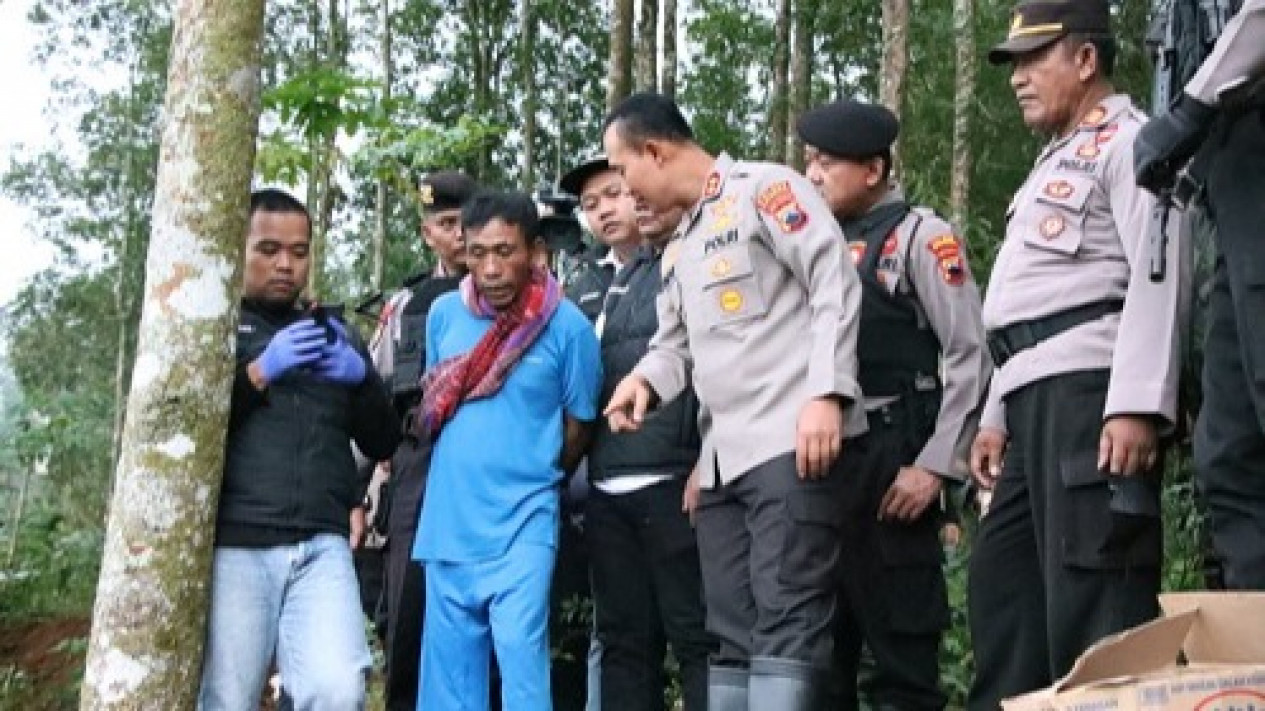 MUI Minta Mbah Slamet Dukun Pengganda Uang Banjarnegara dan Korbannya Diseret ke Pengadilan
            - galeri foto