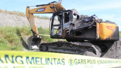 Polisi Usut Penyebab Satu Unit Excavator Terbakar di Lumajang, Pemicunya Masih Misterius