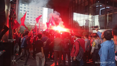 Demo Tuntut Ketua KPK Firli Bahuri Mundur Ricuh, Massa Bentrok dengan Polisi