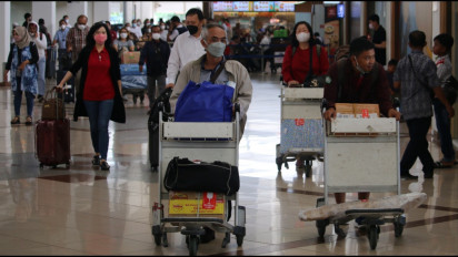 Libur Tanggal Merah dan Long Weekend, Terminal 1 Domestik Bandara Juanda Dipadati Penumpang