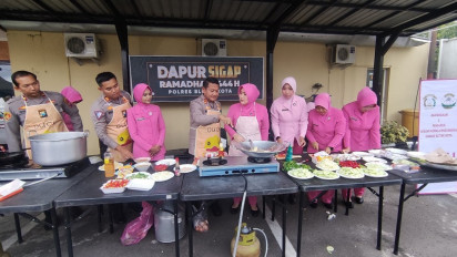 Dapur Sigap Ramadhan, Menu Buka Puasa untuk Dibagikan ke Pengguna Jalan