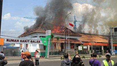Gedung Apotik RS Salak Kota Bogor Terbakar