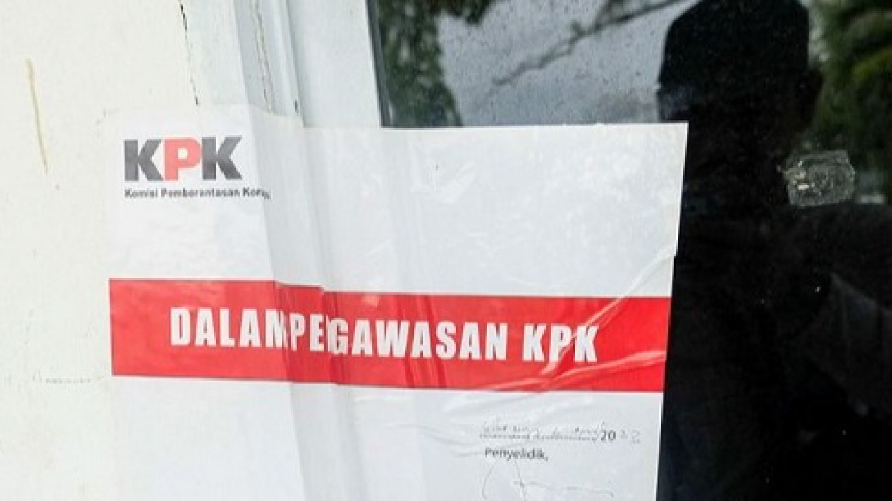 KPK Amankan 25 Orang dalam OTT Meranti Riau
            - galeri foto
