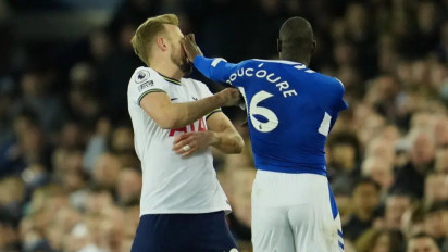 Manajer Everton Sean Dyche Sebut Tren Baru dalam Liga Premier, Pemain Pura-Pura Cedera Parah dalam Pertandingan