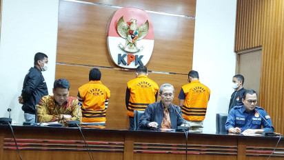 Usai Ditetapkan sebagai Tersangka, Bupati Meranti Muhammad Adil, Kepala BPKAD dan BPK Riau Langsung di Tahan