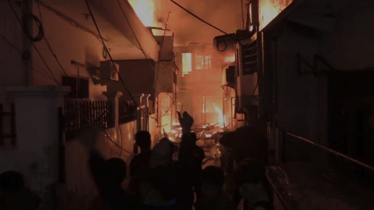 Kebakaran Hebat Hanguskan Belasan Rumah Warga di Jalan Ampera Besar Pademangan Jakarta Utara
            - galeri foto