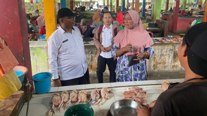 Jaga Ketersedian Bahan Pangan Daging Dan Ayam, Dinas Pangan dan Pertanian Turun ke sejumlah Peternak Dan Pasar Di Karimun