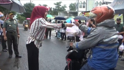 Mencari Berkah di Bulan Ramadhan, Poltekad Kota Batu Bagi Takjil dan Paket Buka Gratis