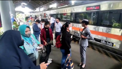 Stasiun Gubeng Surabaya Mulai Ramai, Penumpang Kereta Lebaran di Daop 8 Diprediksi Naik 37 Persen