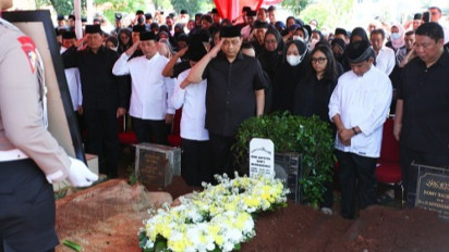 Istri Wakapolri Komjen Gatot Eddy Dimakamkan di TPU Joglo Jakarta Barat