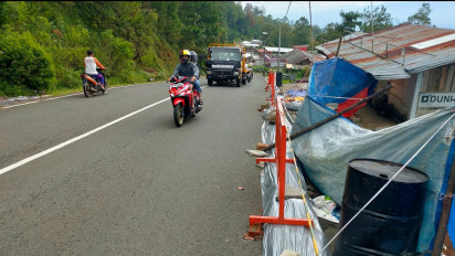 Mudik Naik Sepeda Motor lewat Cemoro Sewu Magetan, Waspadai Kabut Tebal dan Tebing Rawan Longsor
