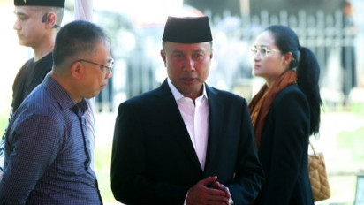 Irwasum Polri, Komjen Agung Budi Maryoto Pimpin Upacara Pemakaman Almarhumah Istri Wakapolri 