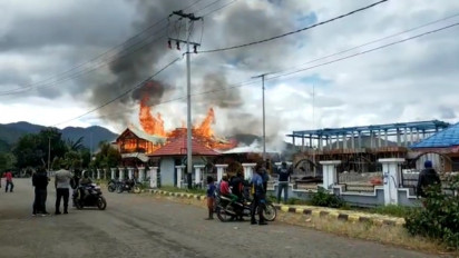 Polisi Tangani Kasus Kebakaran Kantor Bupati Dogiyai