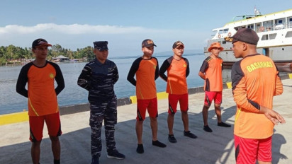 Kapal Tongkang Bermuatan Feronikel 4000 Ton Tercebur ke Laut, Satu Orang Dalam Pencarian Tim SAR