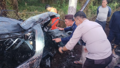 Mobil Seruduk Tiang Listrik di Bangka Selatan, Korban Tewas Hangus Terbakar