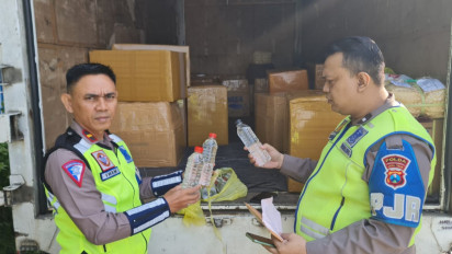 Pengiriman 3 Ribu Botol Miras Jenis Arak Bali Digagalkan PJR Tol Jatim 2