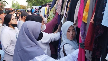 Ramai-ramai Warga Surabaya Berburu Trifting untuk Lebaran, Pedagang Resah karena Tak Dapat Stock Barang