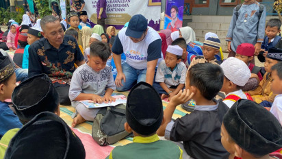 Tingkatkan Kemampuan Literasi Anak, Program Berkarya Bercerita Hadir di TPST Bantargebang