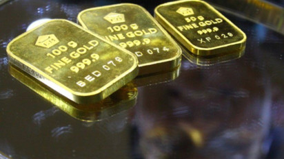 Harga Emas Batangan Hari Ini Turun Rp2000