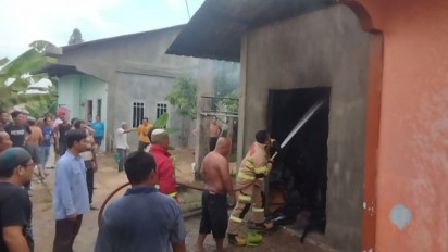 Bermain Kembang Api, Sebuah Rumah Di Karimun Hangus Terbakar