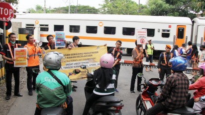 Perjalanan Kereta Api Meningkat saat Lebaran, Daop 8 Ingatkan Masyarakat Waspada Melintas Perlintasan Sebidang