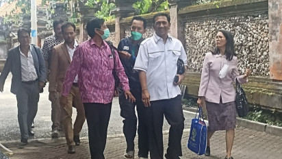 Sambut Bebasnya Anas Urbaningrum, Loyalisnya Siap Kenakan Baju Putih di Depan Lapas Sukamiskin