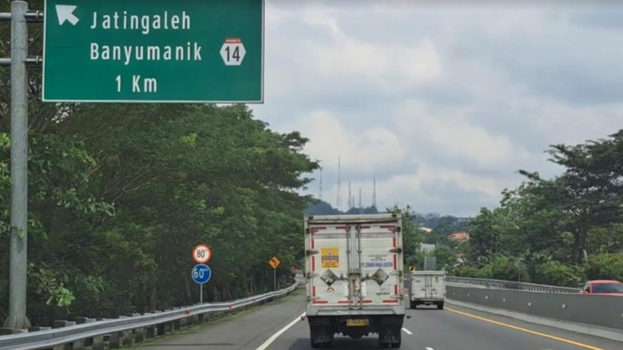 Puncak Arus Mudik Diprediksi 19 April 2023, Lalin Tol Trans Jateng Diperkirakan Naik 5 Persen
            - galeri foto