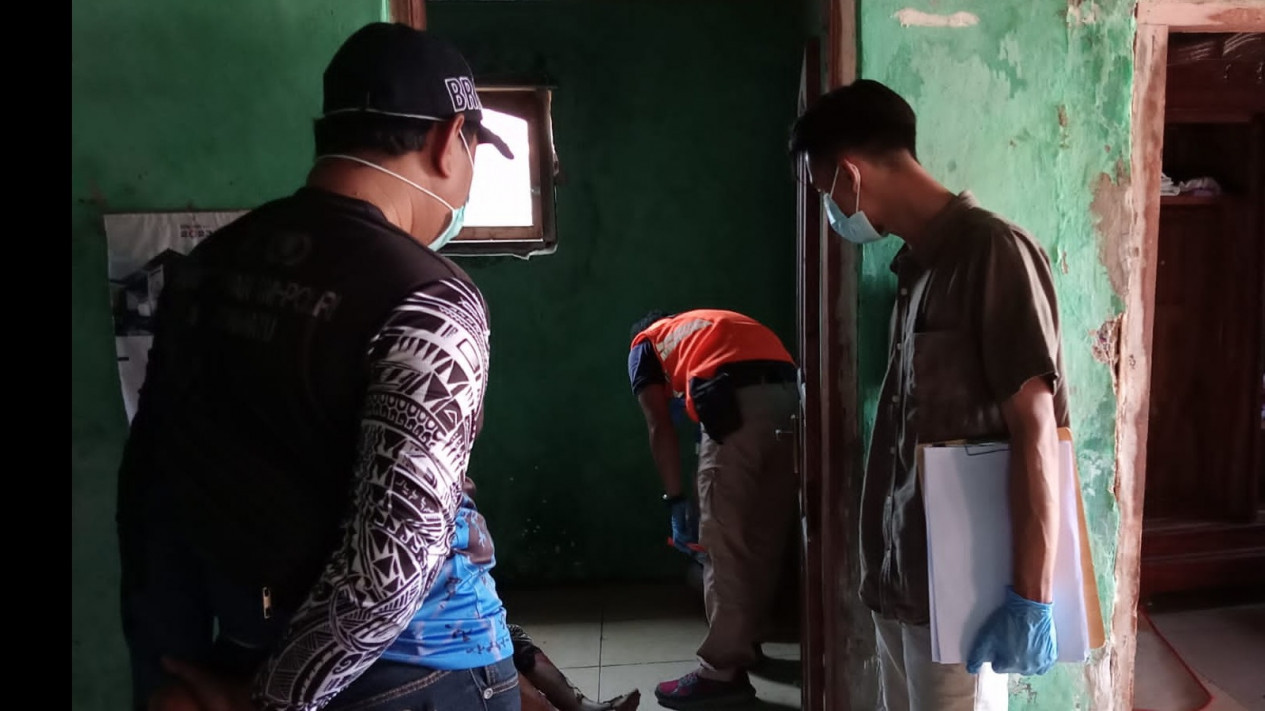 Terungkap, Ini Alasan Dewi Yul Nekat Bakar Diri
            - galeri foto