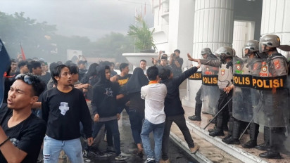 Demo Ricuh, Aksi Unjuk Rasa Penolakan UU Ciptaker Berakhir Ricuh Hingga Jelang Buka Puasa